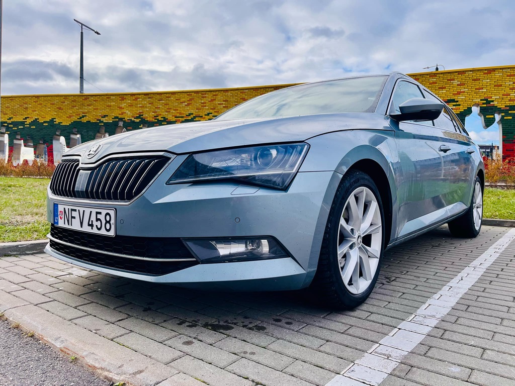Škoda Superb car rental